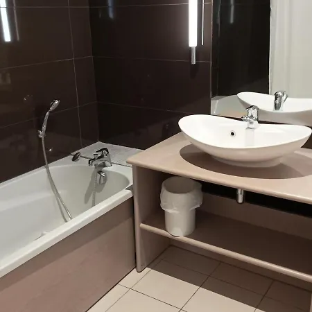 A Avec Terrasse, Piscine Chauffee Et Parking, Proche Du Mercantour - Fr-1-165b-43 Apartment *